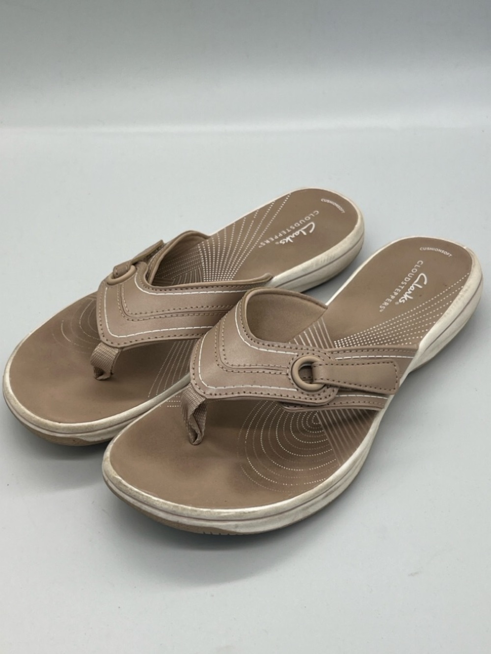 Clarks Women’s Beige-Taupe Thong Sandals - Picture 2 of 6